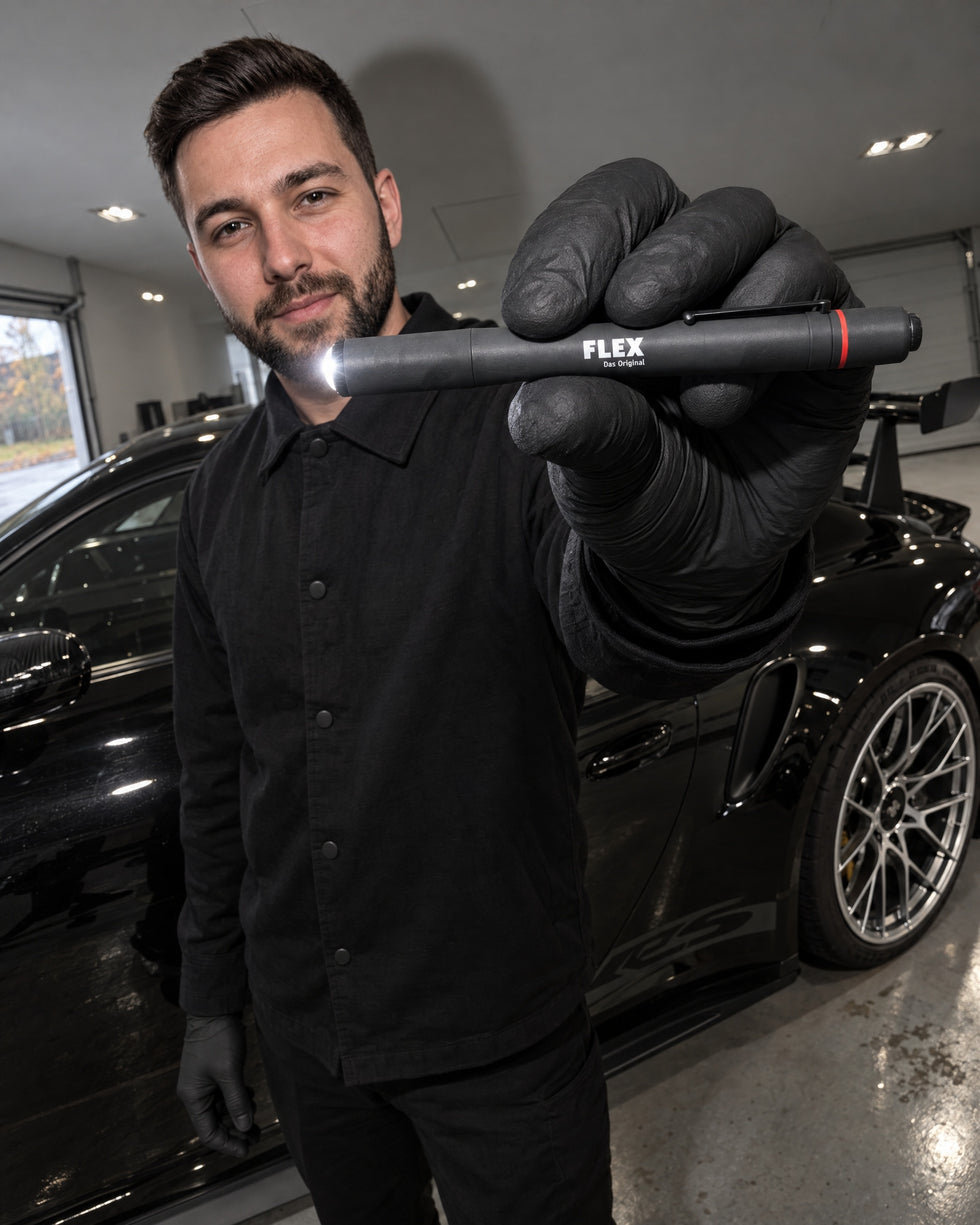 Detailing1 Hero : Accessoires de polissage — la lumière révèle les défauts, trouver les swirls à la lampe d'inspection (mobil