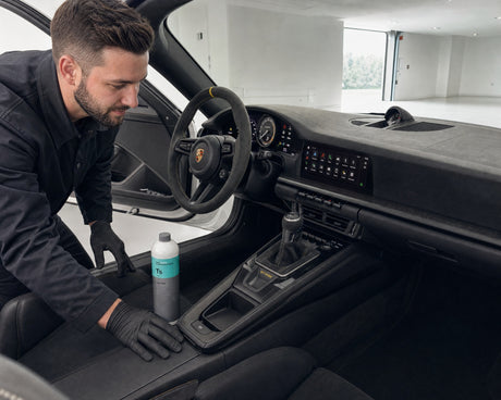 Detailing1 Koch-Chemie Top Star "Ts" — Innenraum-Pflege am Cockpit