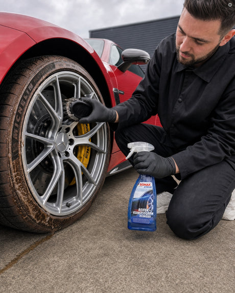 Detailing1 GYEON Q²M TireBrush — Reifen-Blooming mit steifer Bürste und alkalischem Reifenreiniger abtragen