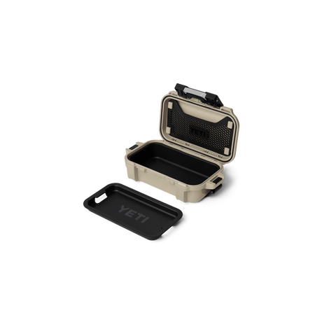Detailing1 YETI LoadOut GoBox 1 Tan — geöffnet mit Tray