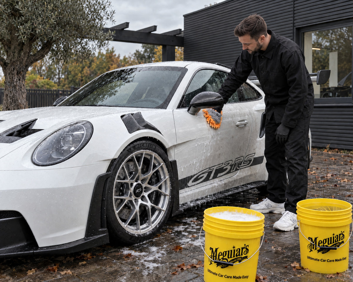 Detailing1 Hero : Gants de lavage — bien appliquer la méthode des deux seaux (Desktop)
