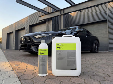 Koch-Chemie Mzr 1L Flasche und 11kg Kanister auf Betonmauer