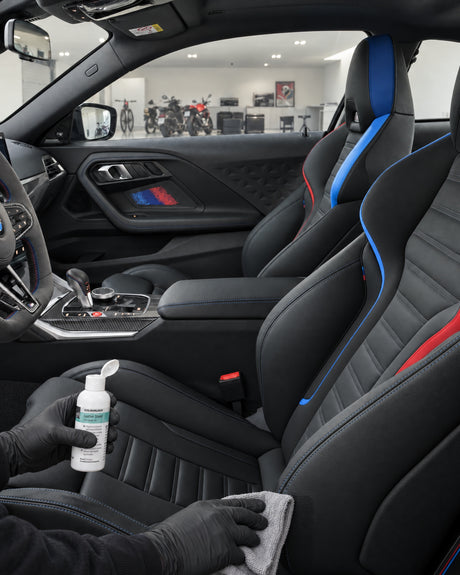 COLOURLOCK Leather Shield en couche fine — illustré dans l’article « Ce qu’une protection cuir auto fait et ne fait pas »
