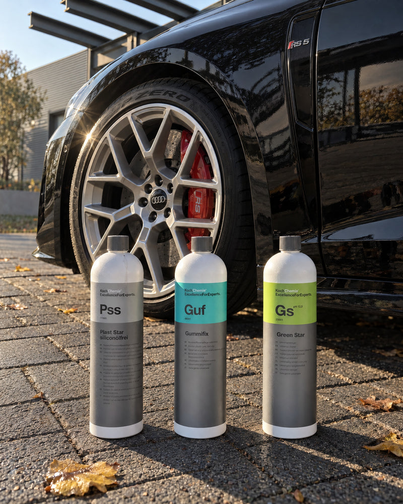 Koch-Chemie Plast Star, Gummifix et Green Star posés sur les pavés devant la roue avant d'une Audi RS 5