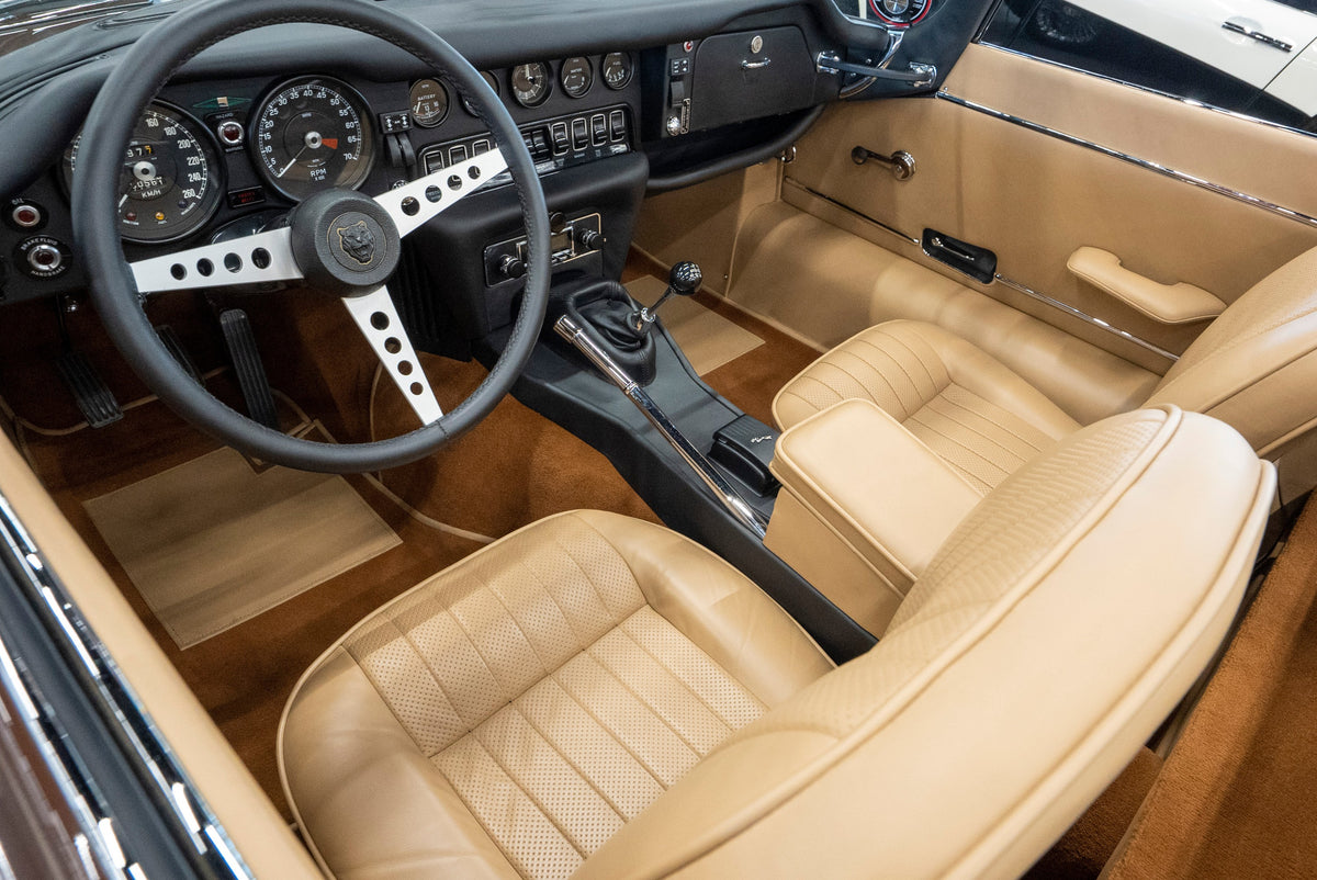 Detailing1 COLOURLOCK couleur & entretien cuir pour Jaguar — intérieur cuir beige d'une Jaguar E-Type