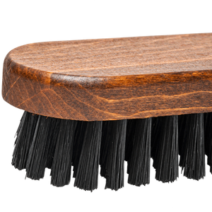 Detailing1 COLOURLOCK Leather Cleaning Brush — Nahaufnahme von Holzkörper und Borsten